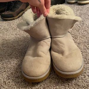 short light blue bailey button ugg boots